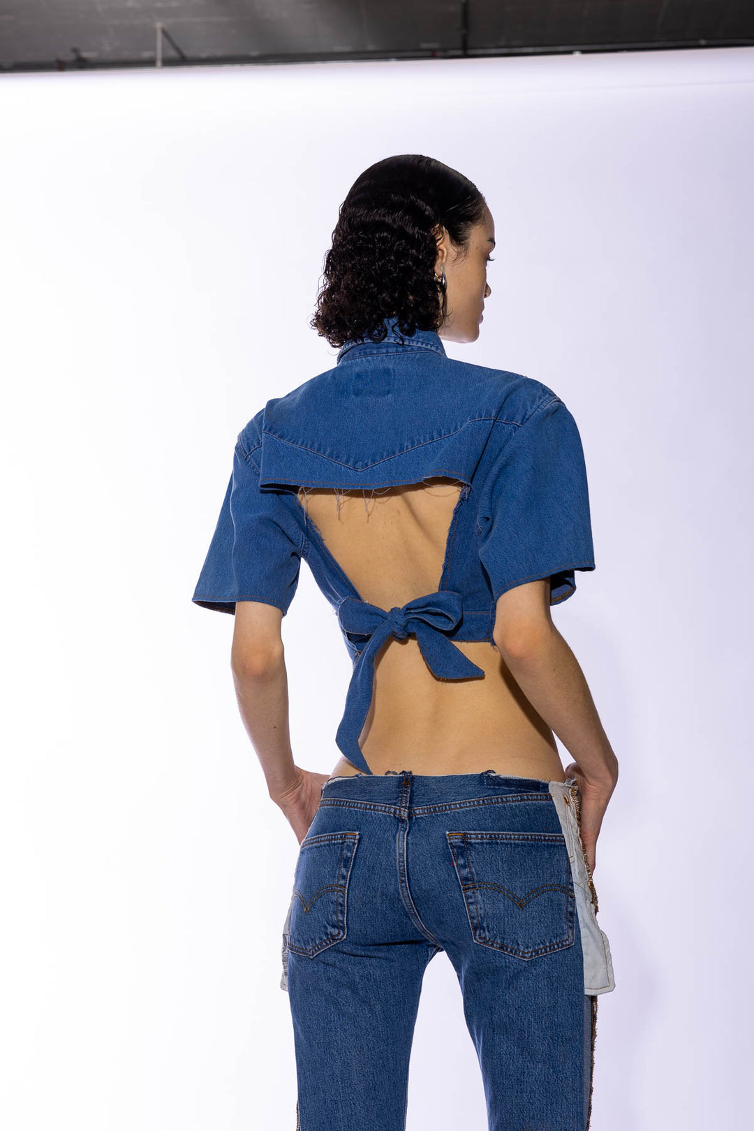 V CUT OPEN BACK SHORT SLEEVE COLLARED SHIRT IN VINTAGE DENIM