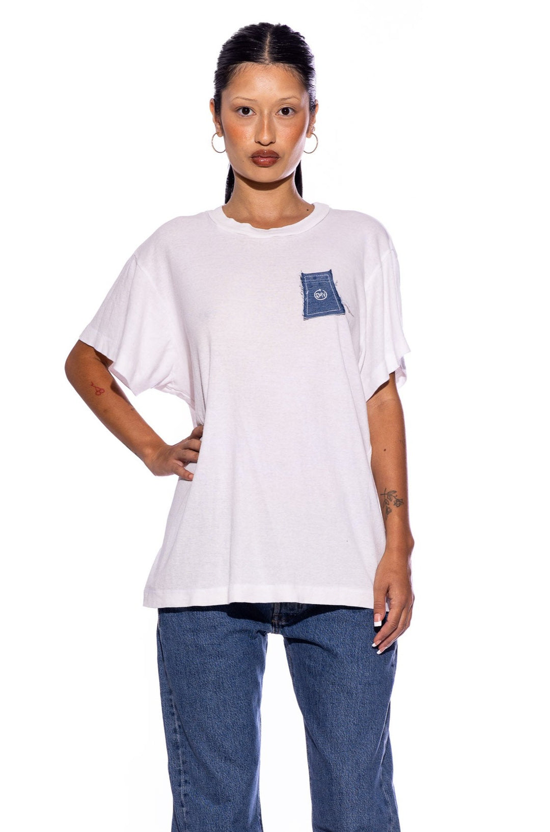 BLUE DENIM SCRAP LOOSE TEE IN WHITE