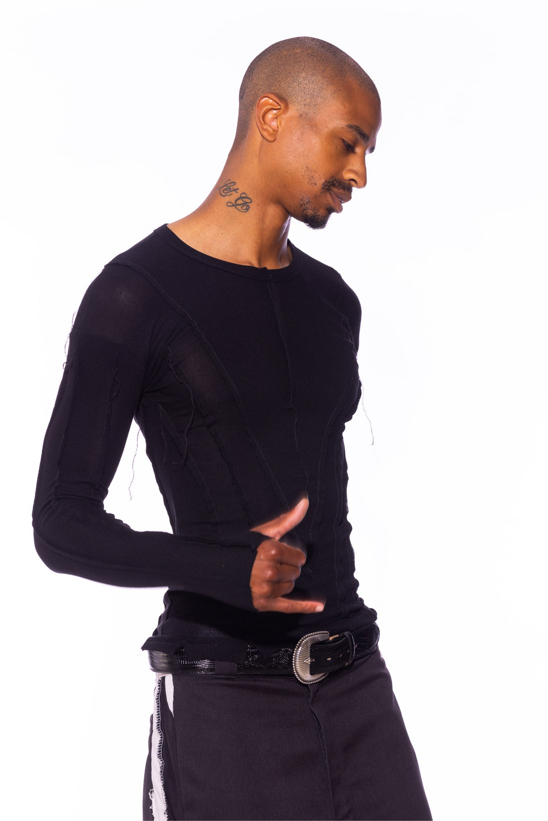 OPEN SEAM LONG SLEEVE TEE IN BLACK RIB