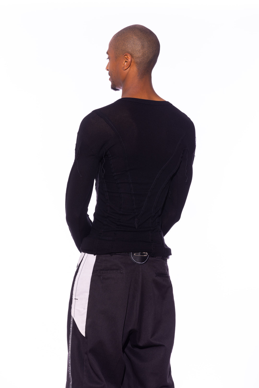 OPEN SEAM LONG SLEEVE TEE IN BLACK RIB