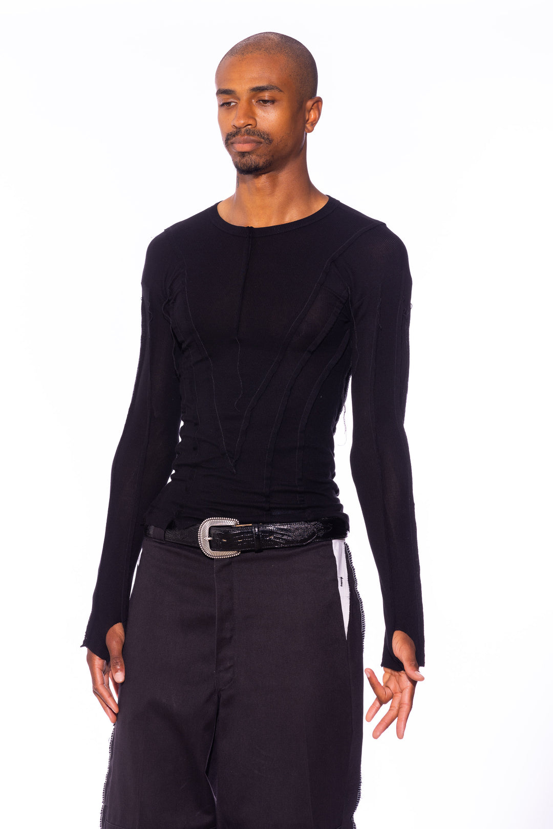 OPEN SEAM LONG SLEEVE TEE IN BLACK RIB