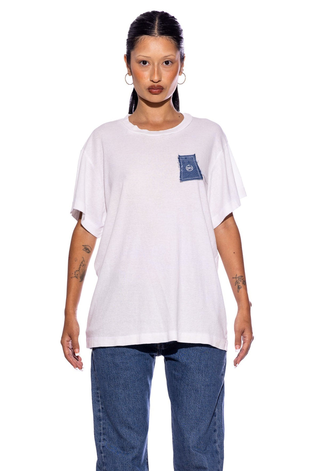 BLUE DENIM SCRAP LOOSE TEE IN WHITE