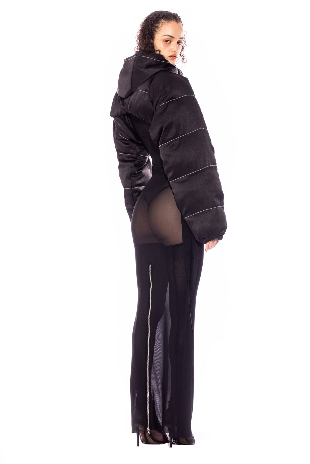 V CUT PUFFER COAT IN LIQUID BLACK