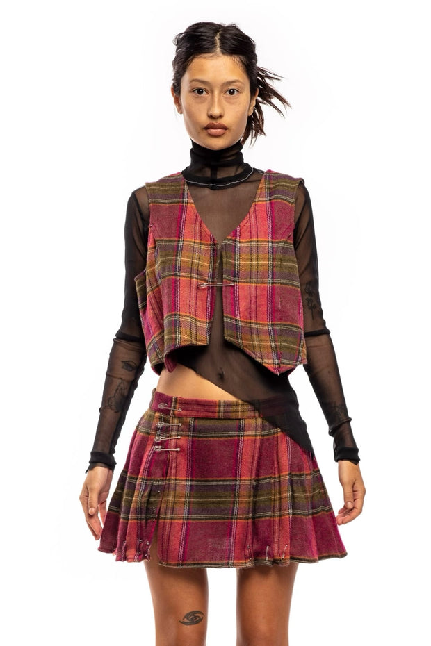 PLEATED SAFETY PIN SKIRT IN WARM PLAID