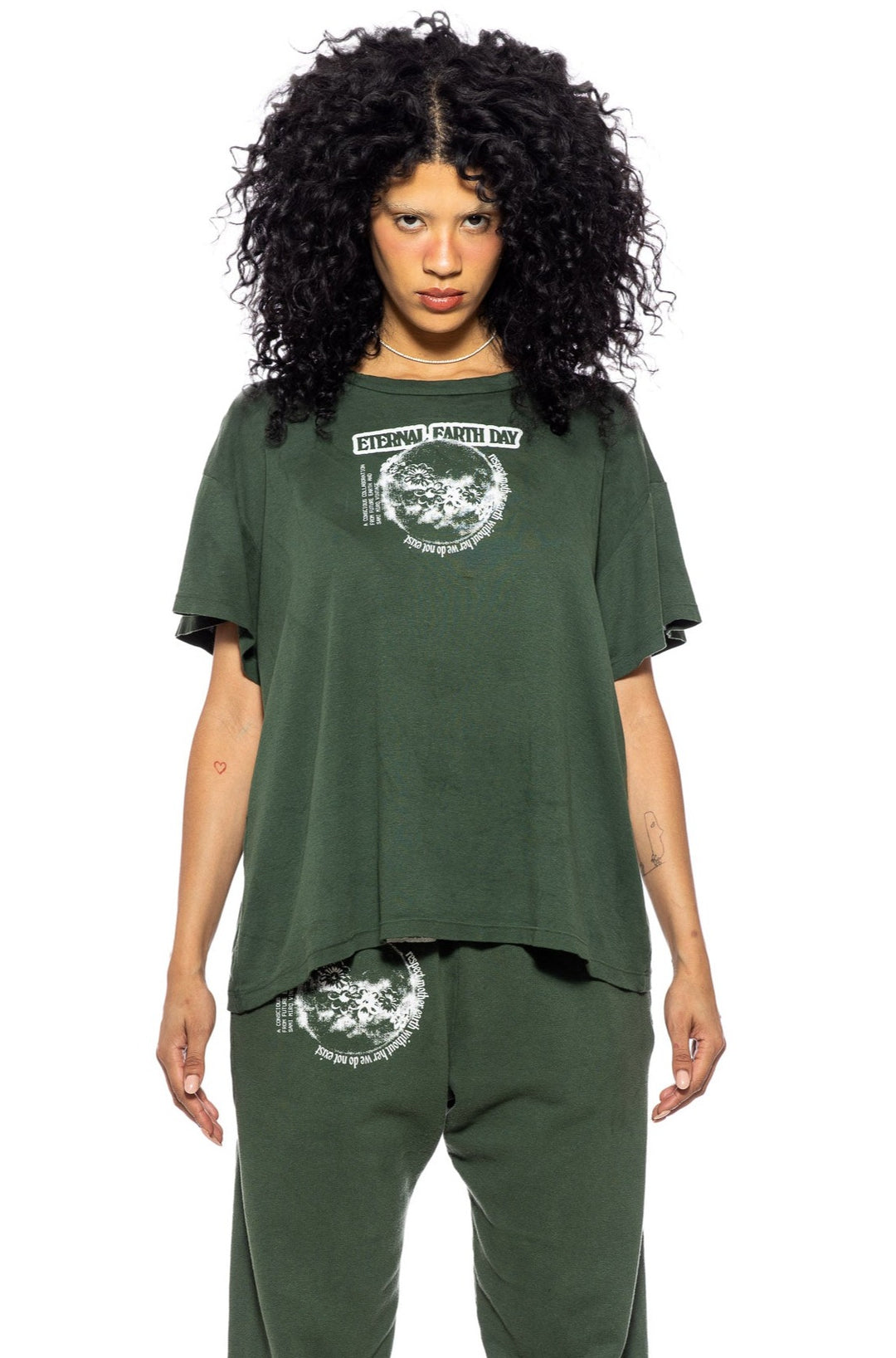 SMV X FE LOOSE TEE IN KOMBU