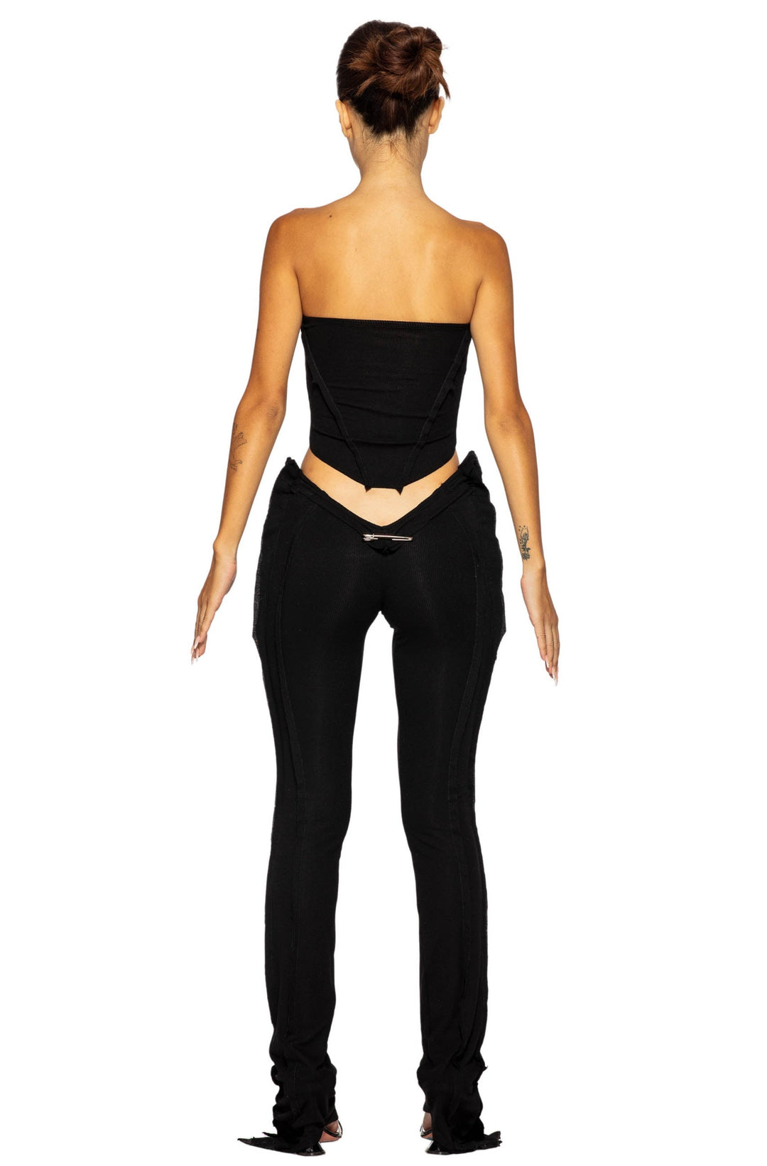 V CUT TUBE TOP IN BLACK RIB