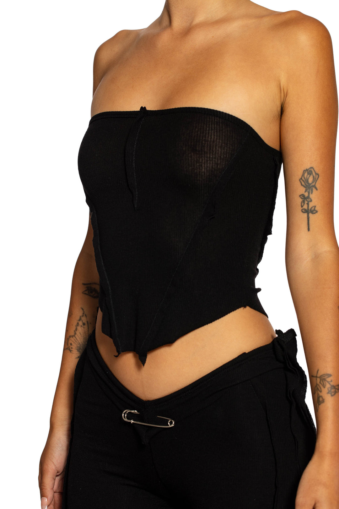 V CUT TUBE TOP IN BLACK RIB