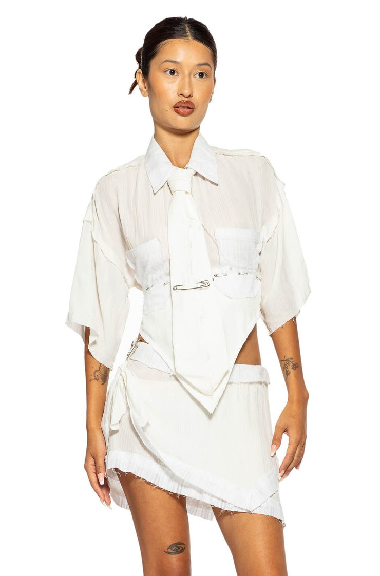 OPEN SEAM SAFETY PIN TIE IN WHITE SHIRTING