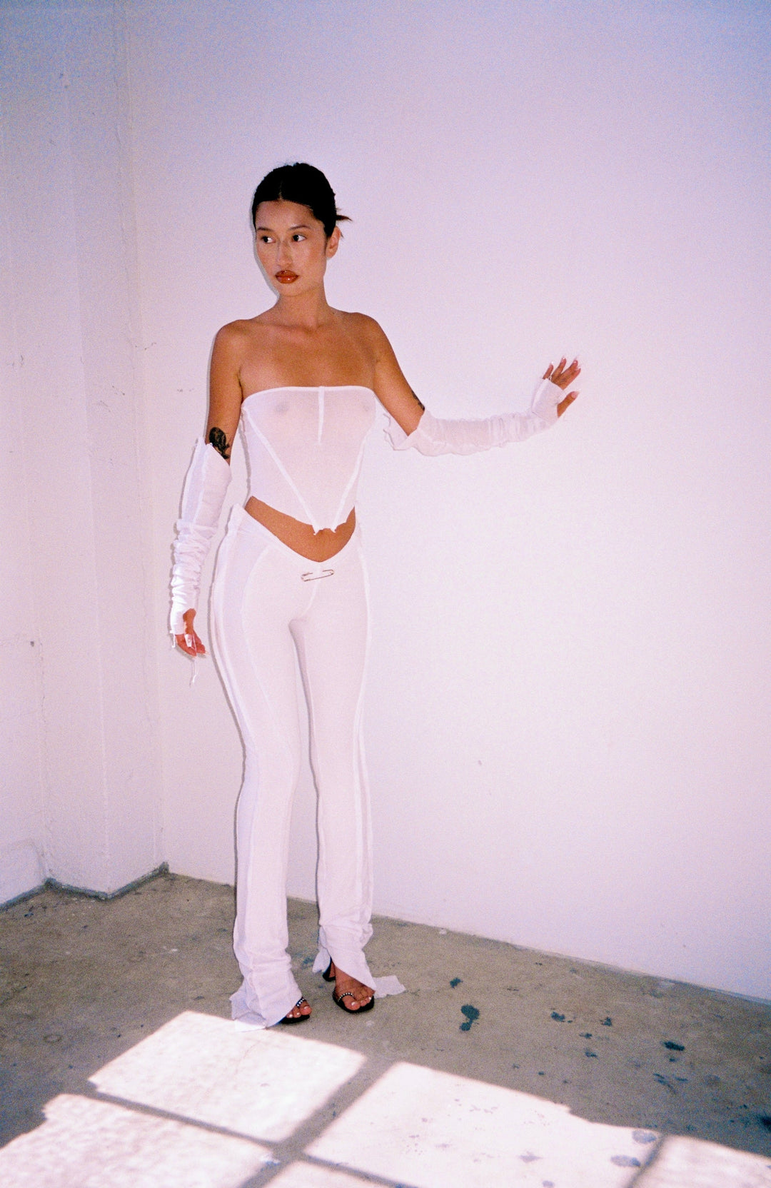 DOUBLE V OPEN SEAM PANTS IN WHITE RIB