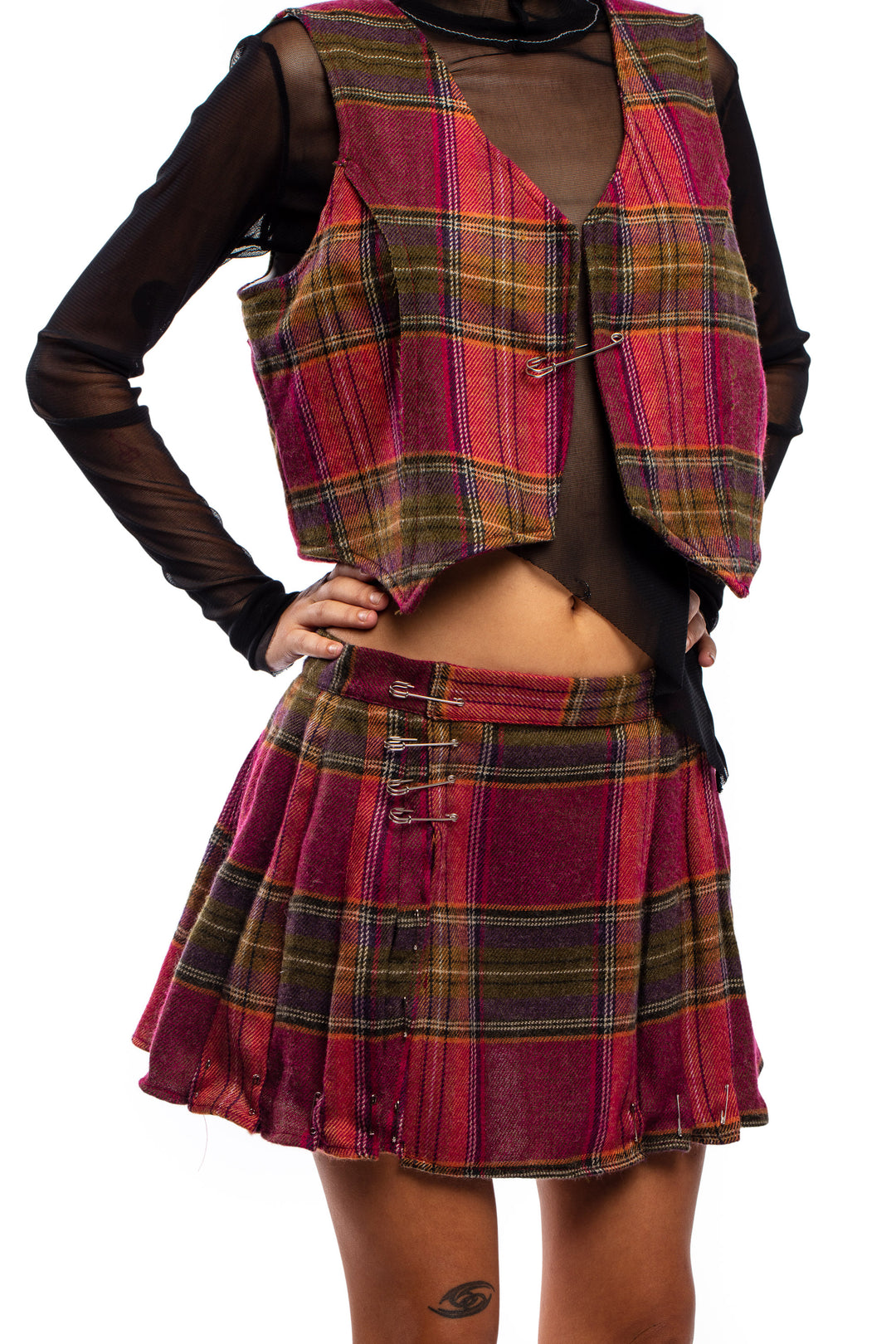 PLEATED SAFETY PIN SKIRT IN WARM PLAID